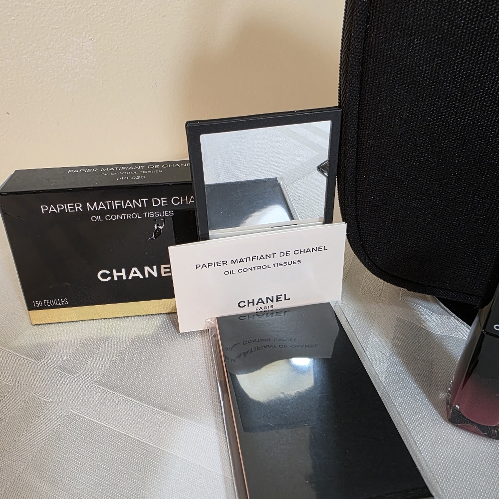 Chanel Beauty Bundle.LG Zip Around Beauty Pouch On Chain.Lip Laquer,Kabuki Brush - Picture 12 of 16
